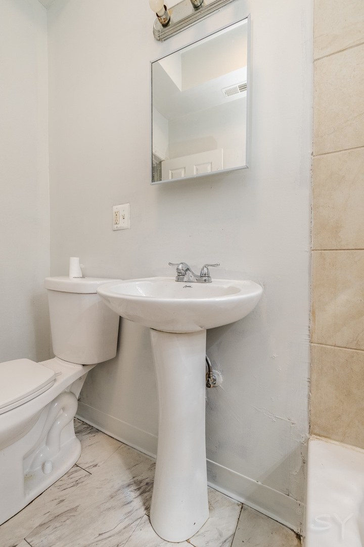 1256 S Independence Boulevard Property Photo 13