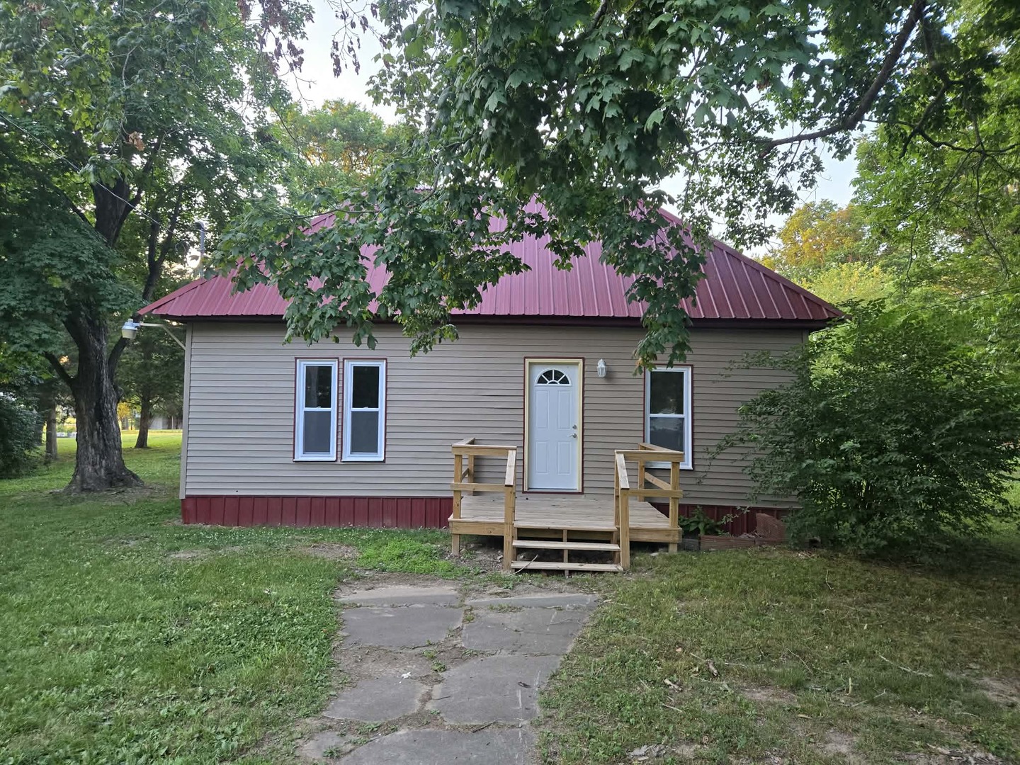 602 W CHERRY Street Property Photo 1