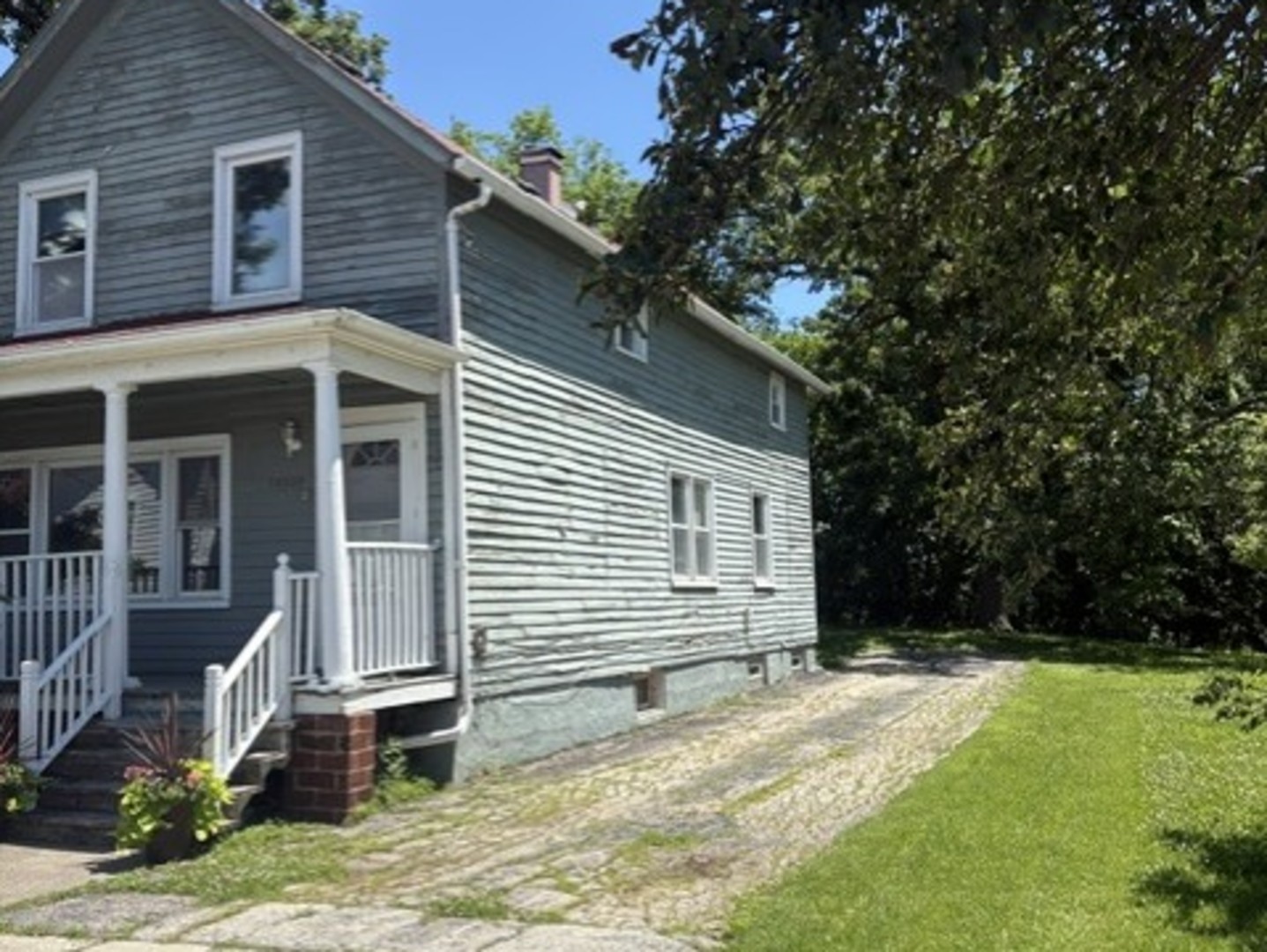 14329 S Beacon Avenue Property Photo 3