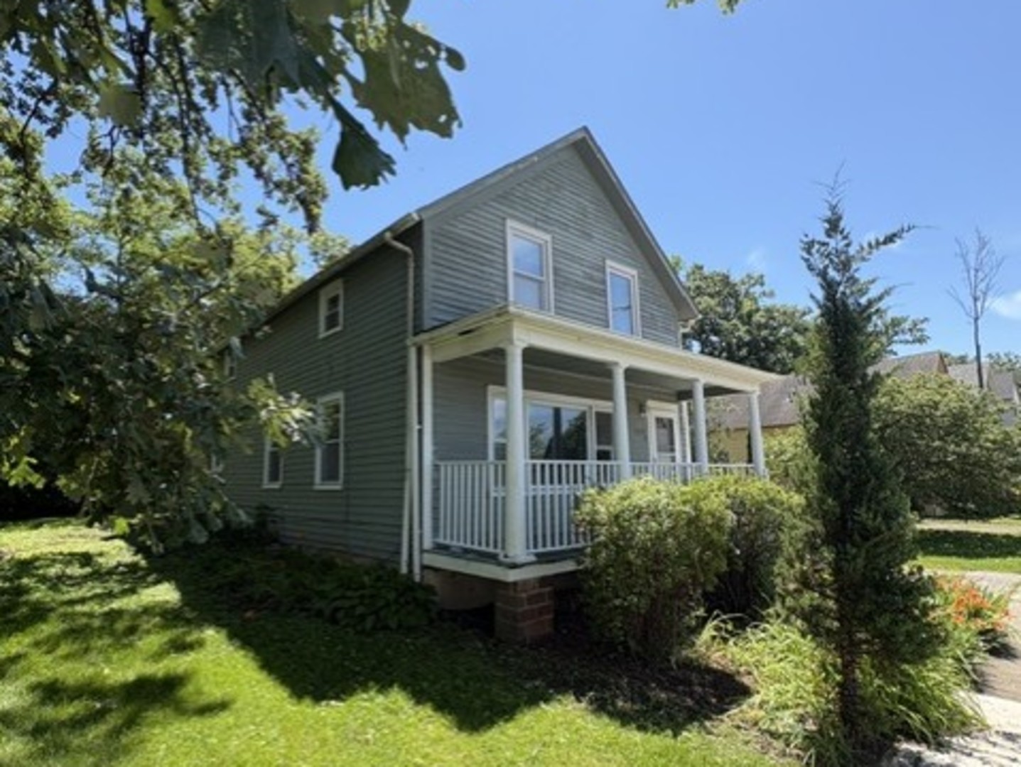 14329 S Beacon Avenue Property Photo 4