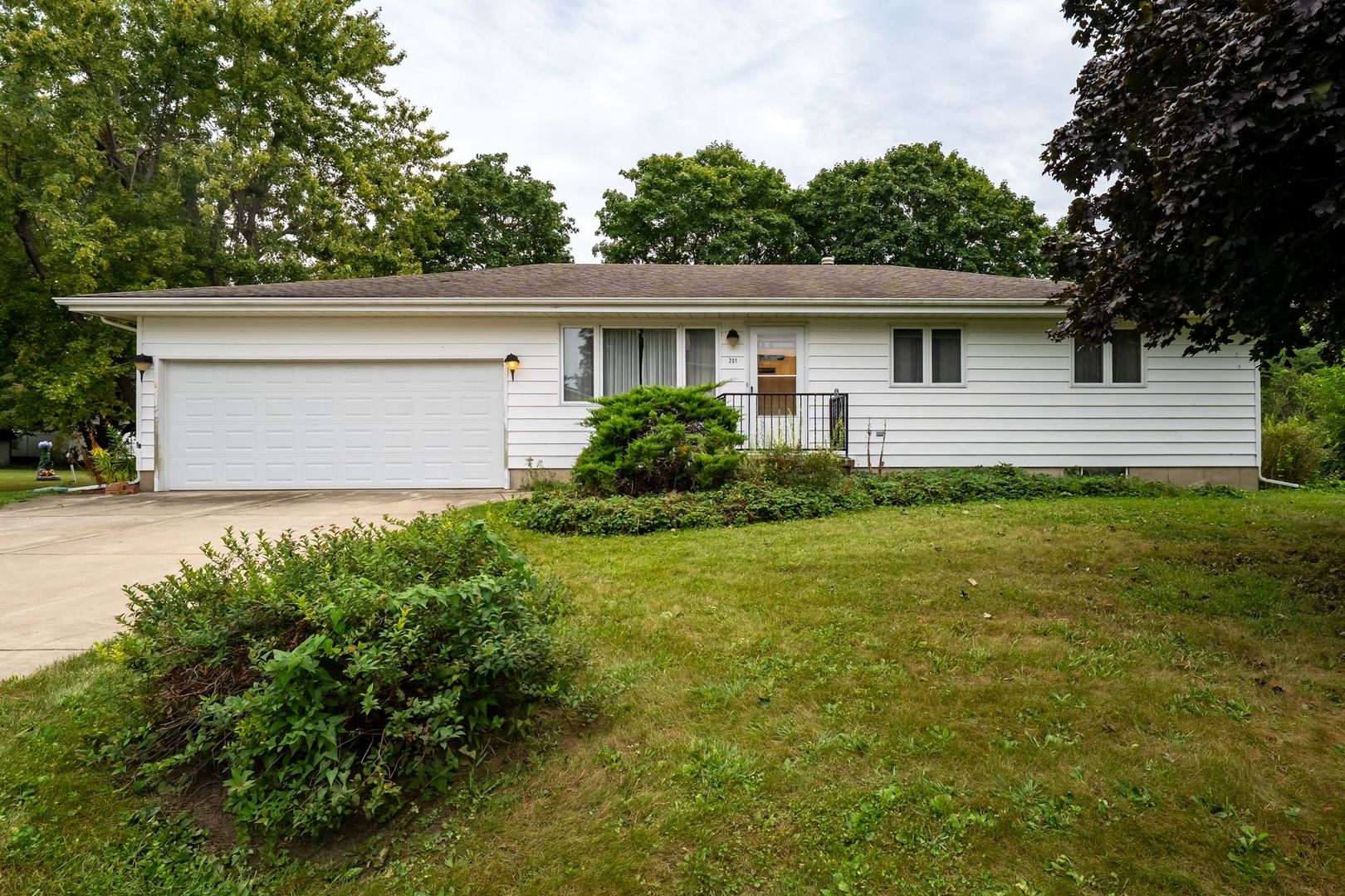 201 E Ririe Place Property Photo 1