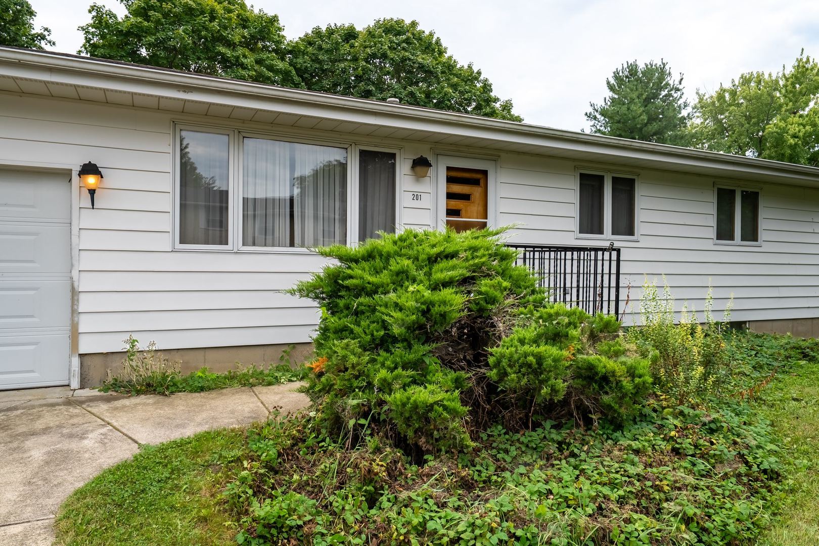 201 E Ririe Place Property Photo 2