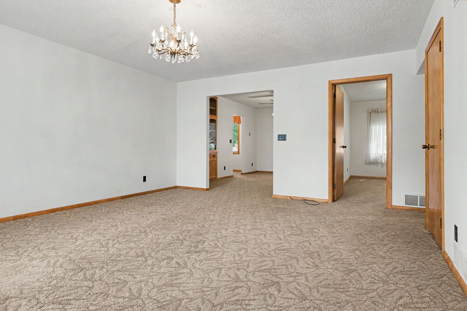 201 E Ririe Place Property Photo 3