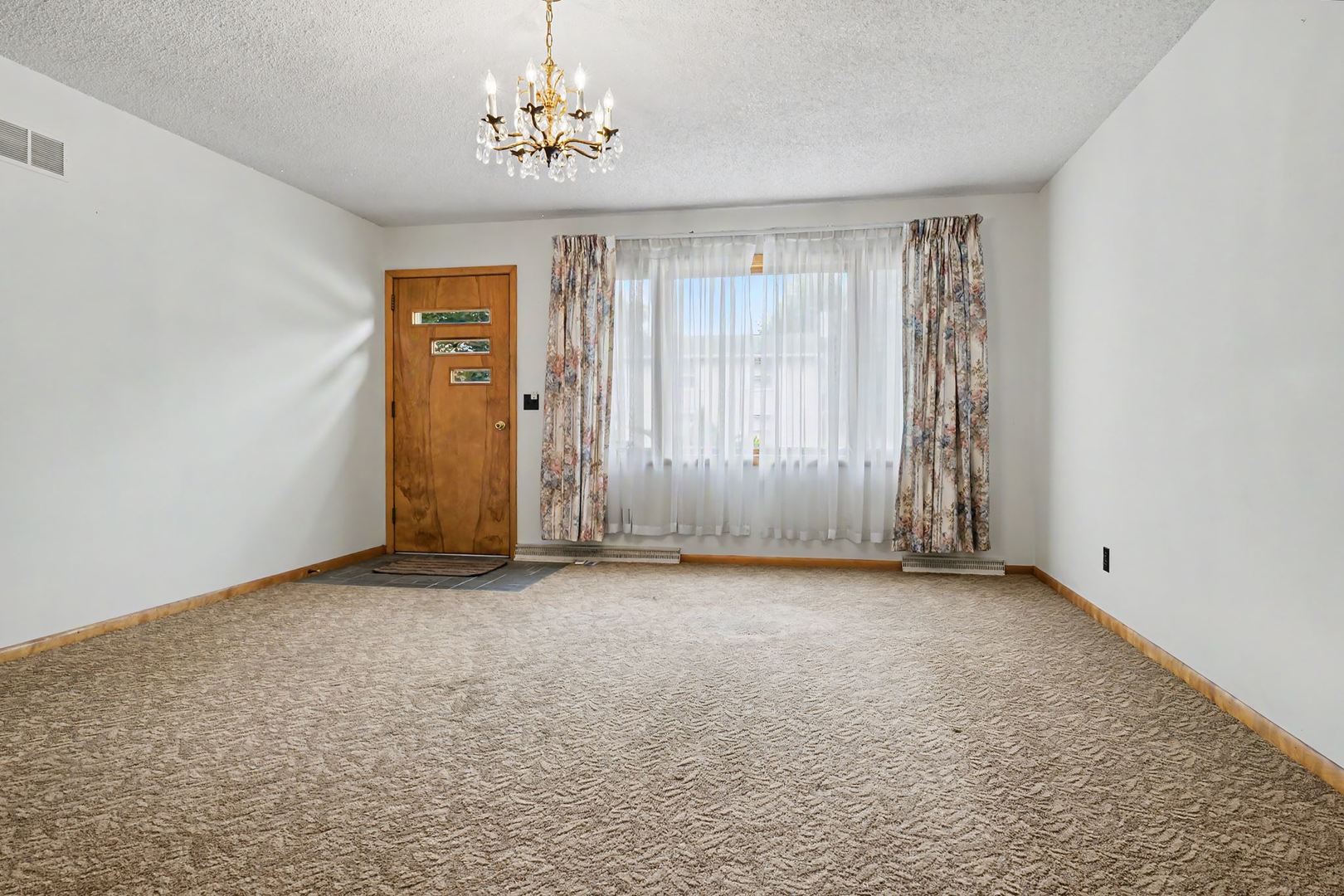 201 E Ririe Place Property Photo 4