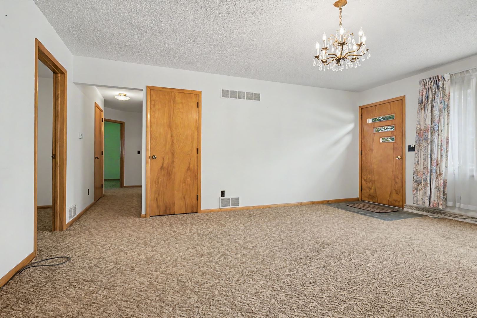 201 E Ririe Place Property Photo 5