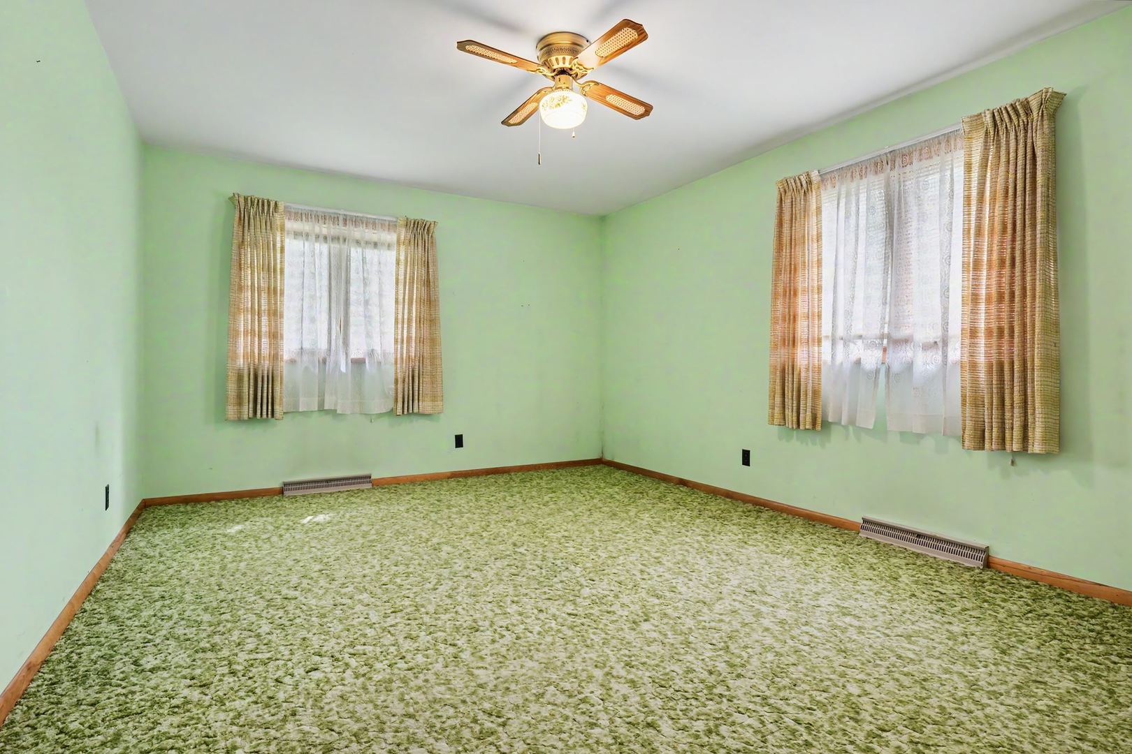 201 E Ririe Place Property Photo 16