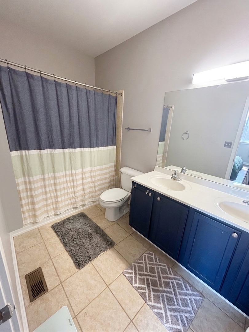 1033 E 46th Street 406 Property Photo 7