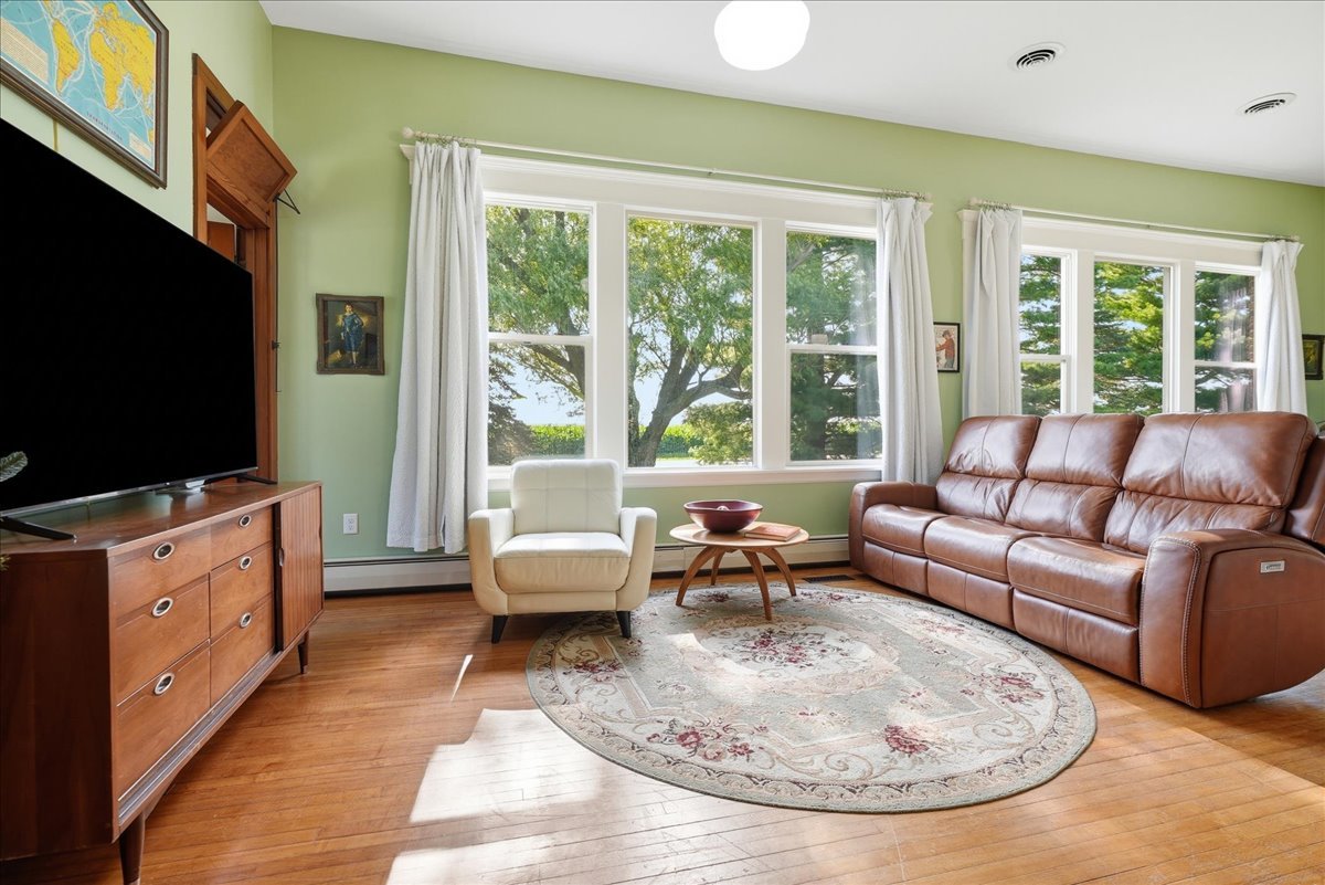 1021 Rodeo Road Property Photo 6