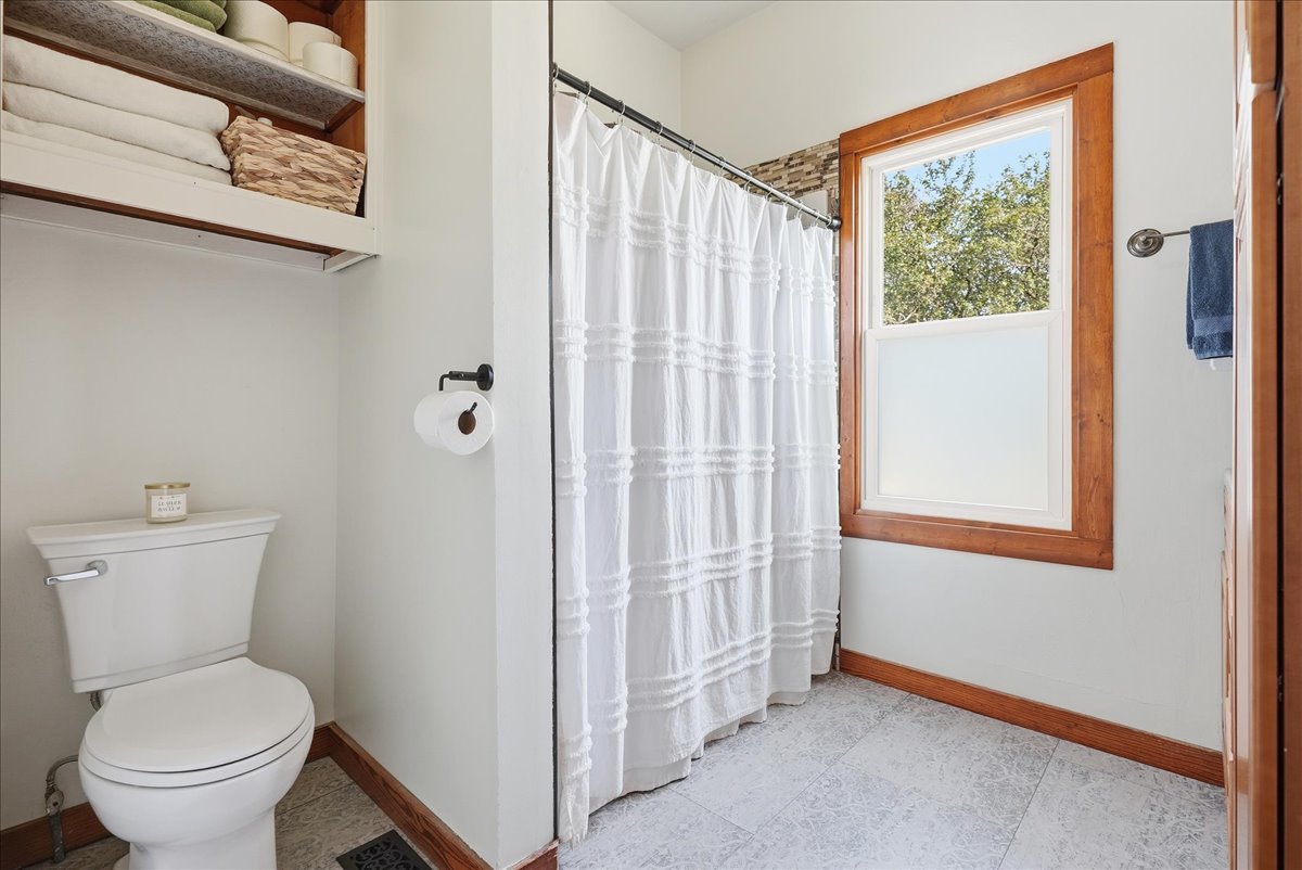 1021 Rodeo Road Property Photo 31