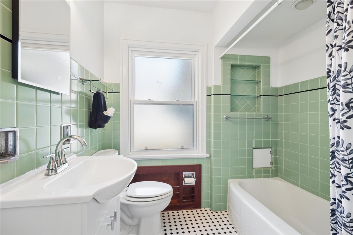 1211 James Street Property Photo 20