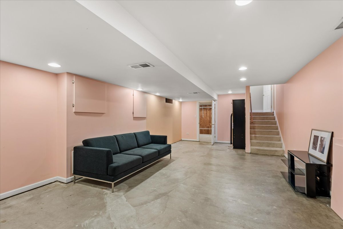 1211 James Street Property Photo 23