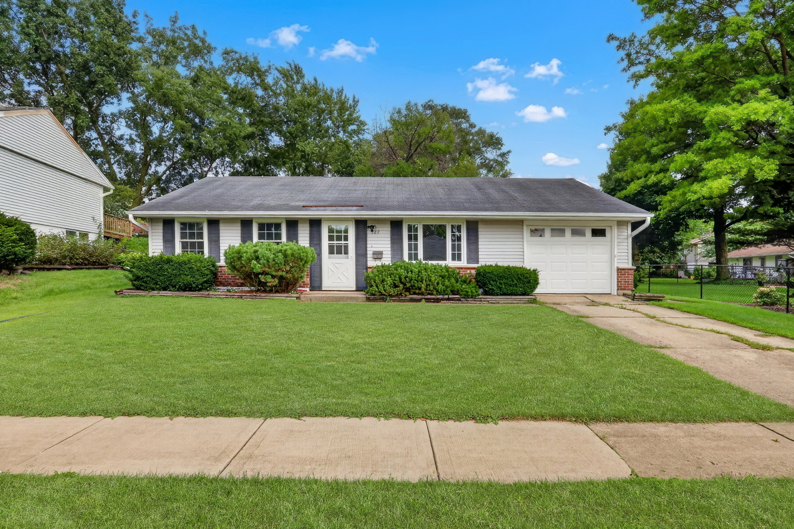 527 Sherwood Drive Property Photo 1