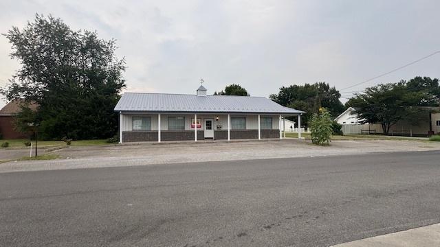 801 E Deyoung Street Property Photo 3