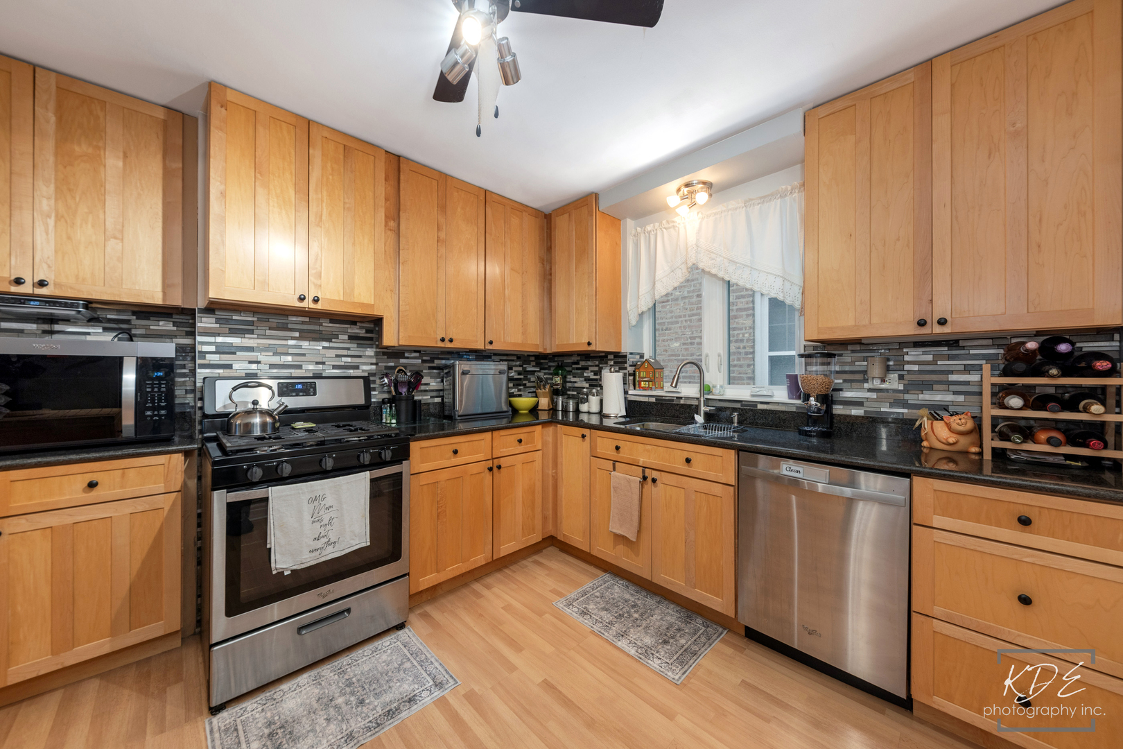 5915 W Roscoe Street Property Photo 5