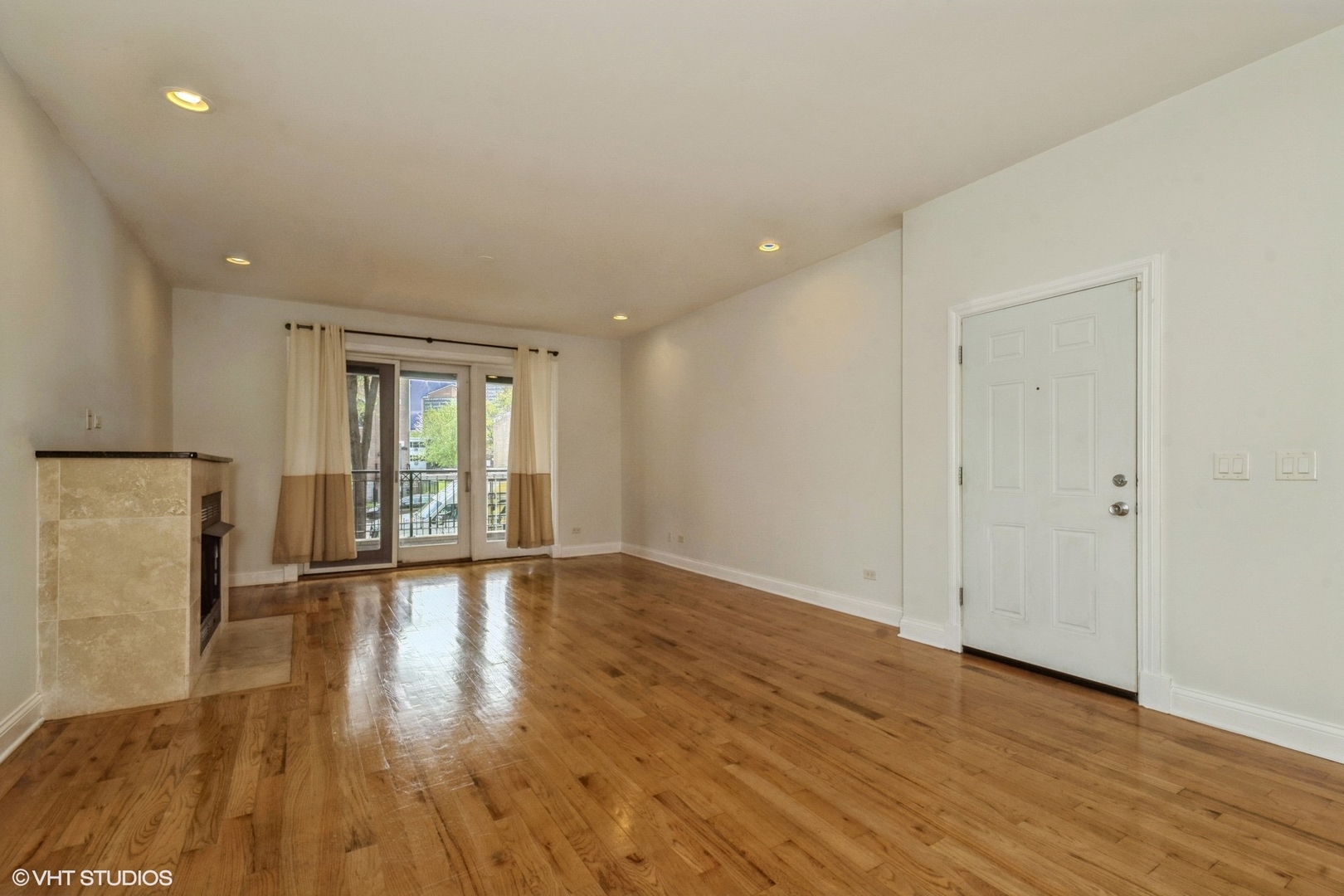 4012 S Indiana Avenue Property Photo 3