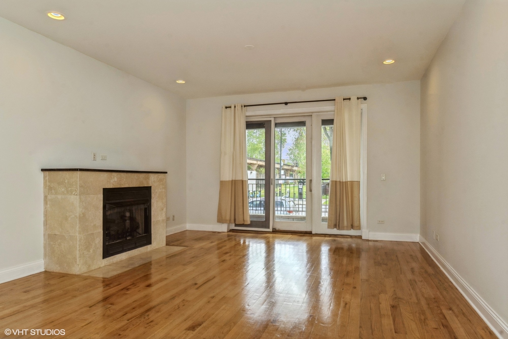 4012 S Indiana Avenue Property Photo 4
