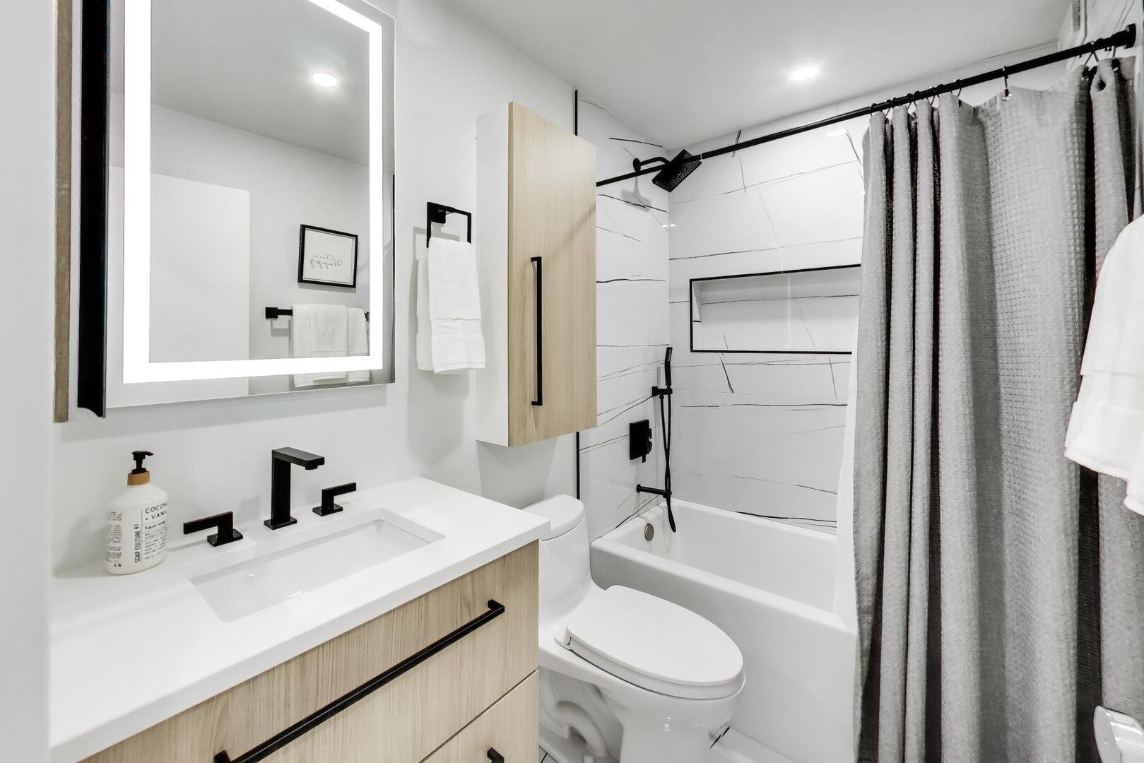 1560 N Sandburg Terrace 315j Property Photo 19