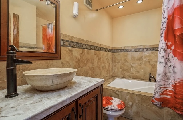 711 Tipperary Court 2d Property Photo 6