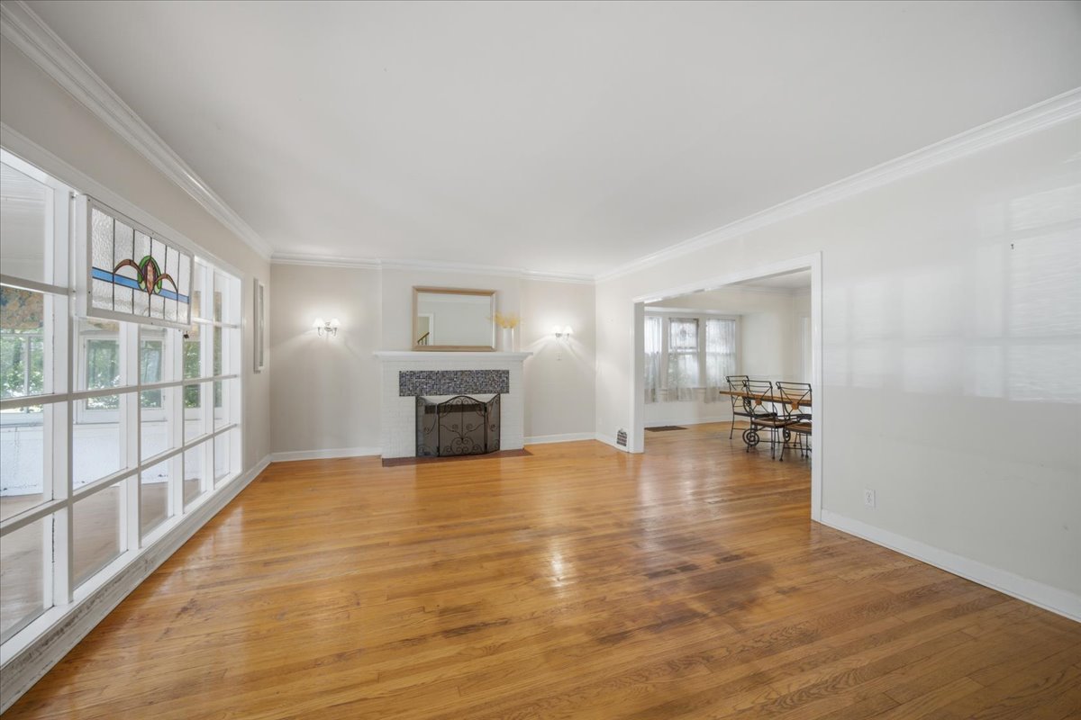 404 S Brainard Avenue Property Photo 3