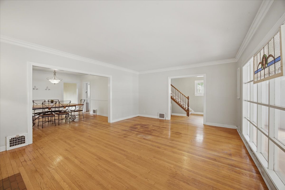 404 S Brainard Avenue Property Photo 6