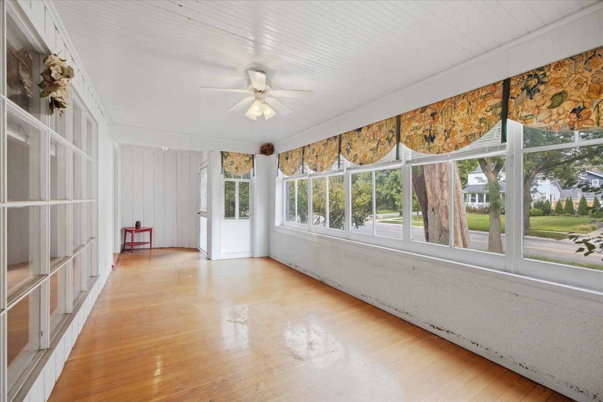 404 S Brainard Avenue Property Photo 15