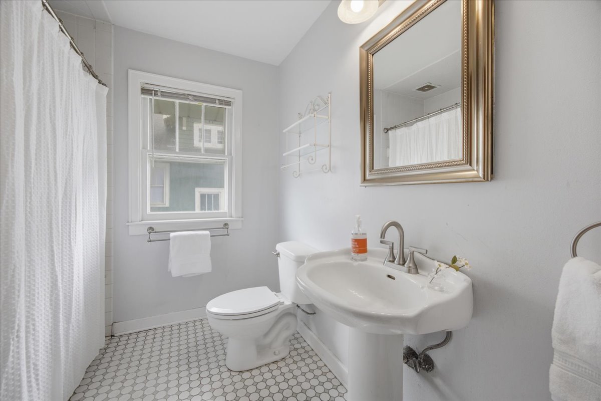 404 S Brainard Avenue Property Photo 25