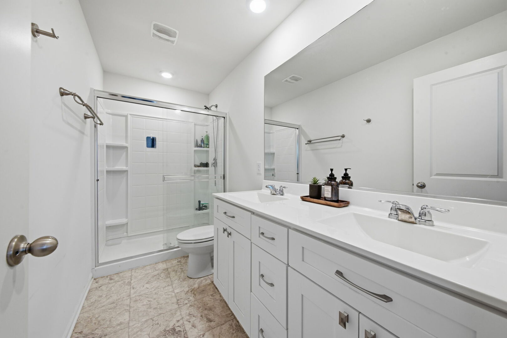 3739 Bissel Drive Property Photo 10