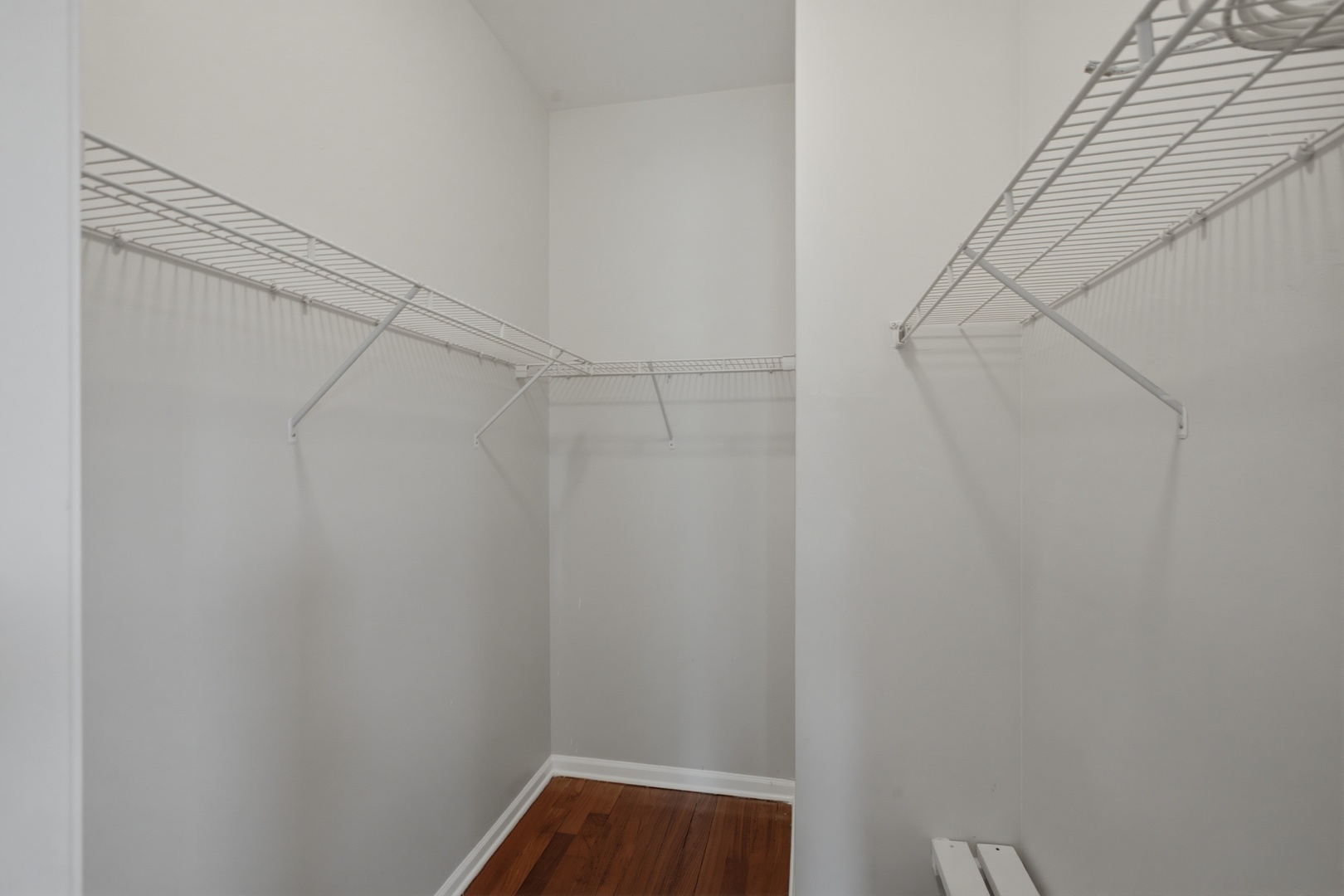 2539 W Warren Boulevard 1 Property Photo 8