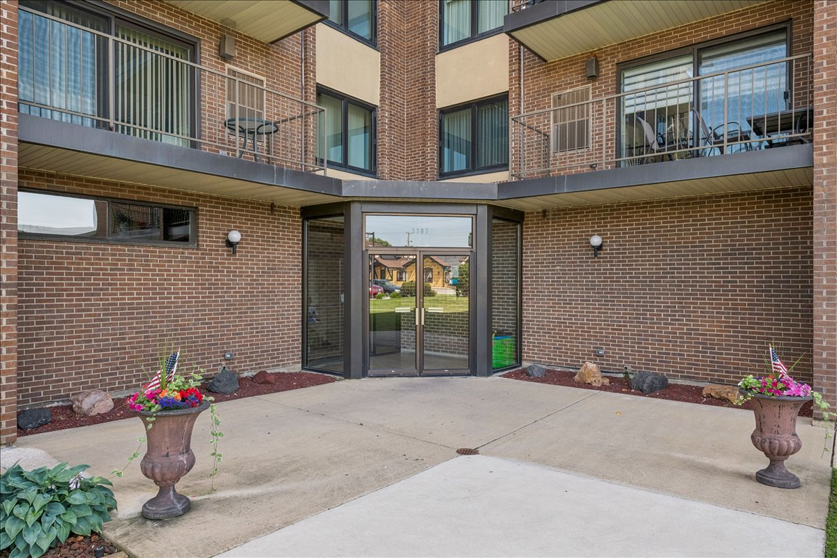 7707 W Irving Park Road 308 Property Photo 2