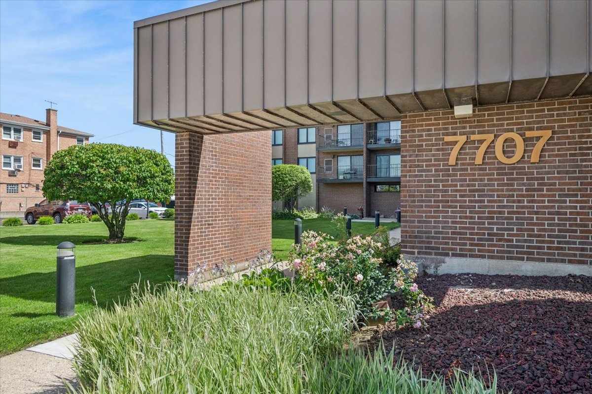 7707 W Irving Park Road 308 Property Photo 22