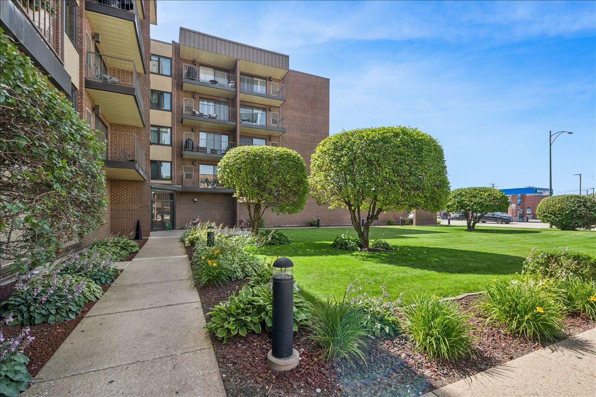 7707 W Irving Park Road 308 Property Photo 25