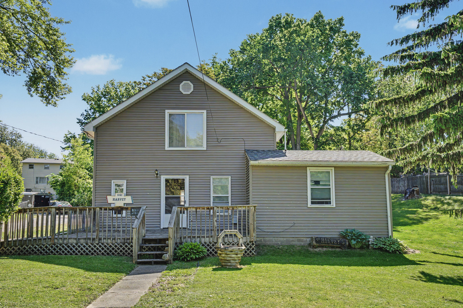 1021 Oneida Avenue Property Photo 1