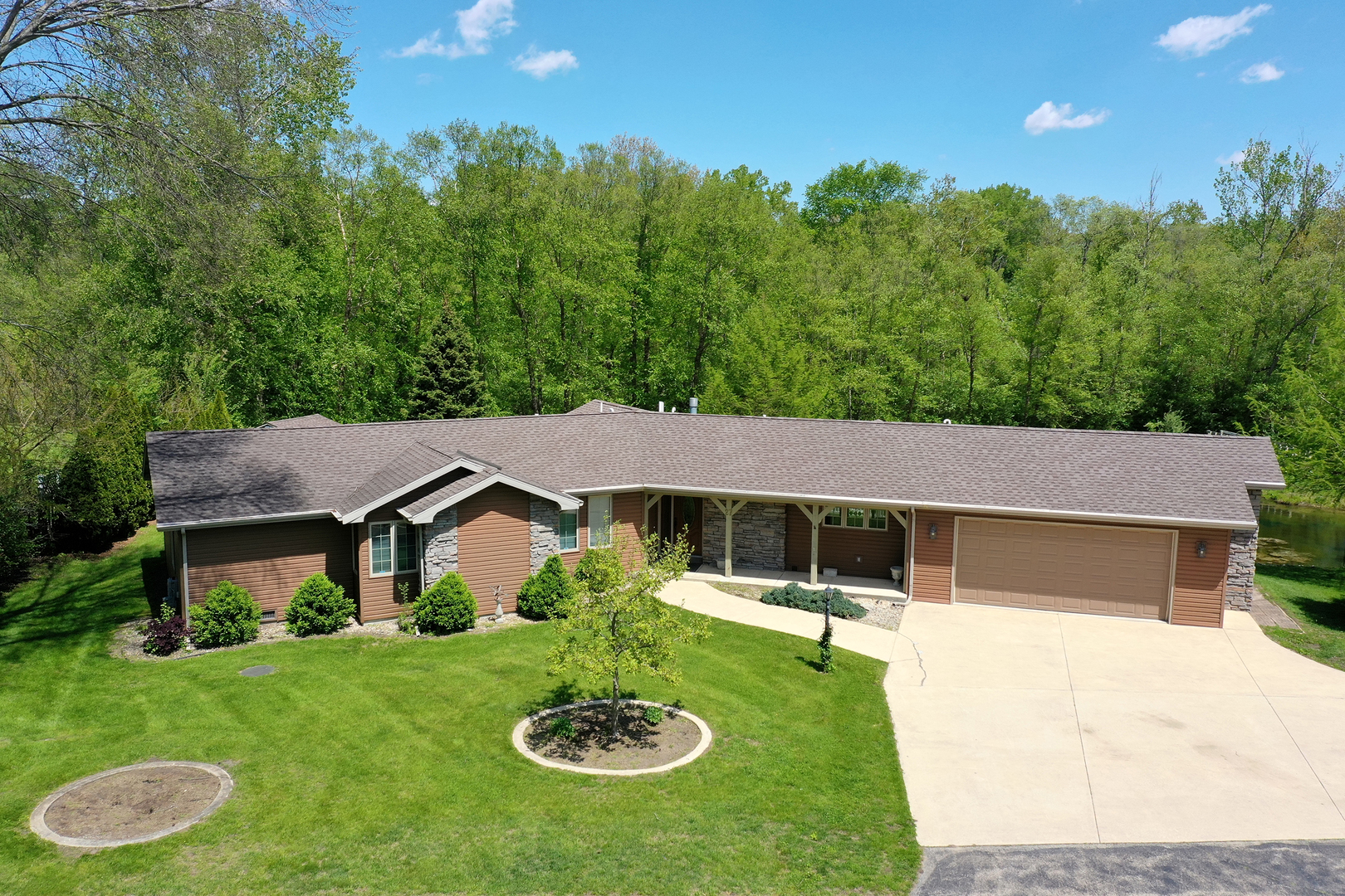 27 Birchwood Lane Property Photo 1
