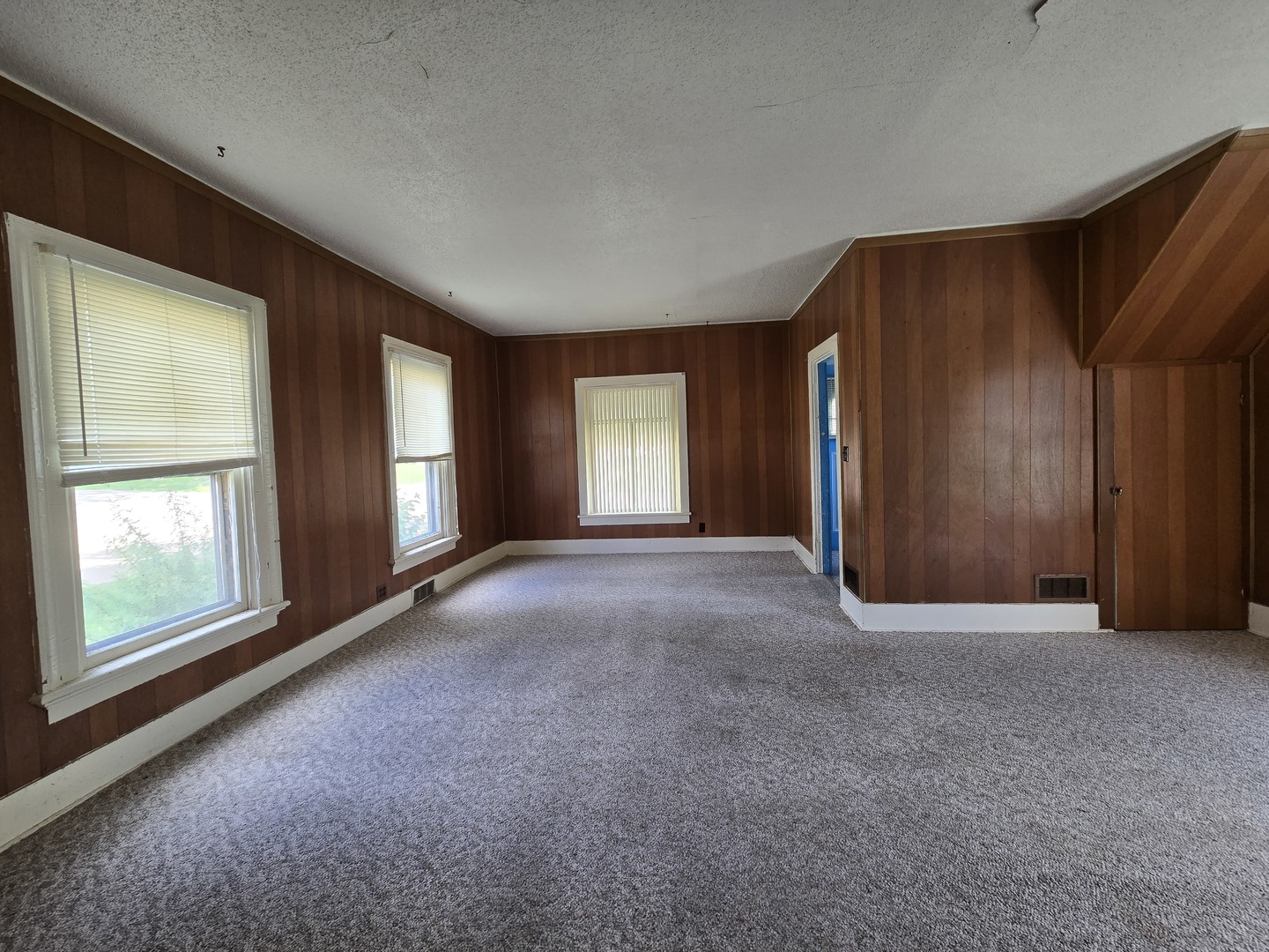 402 W Dixon Street Property Photo 6