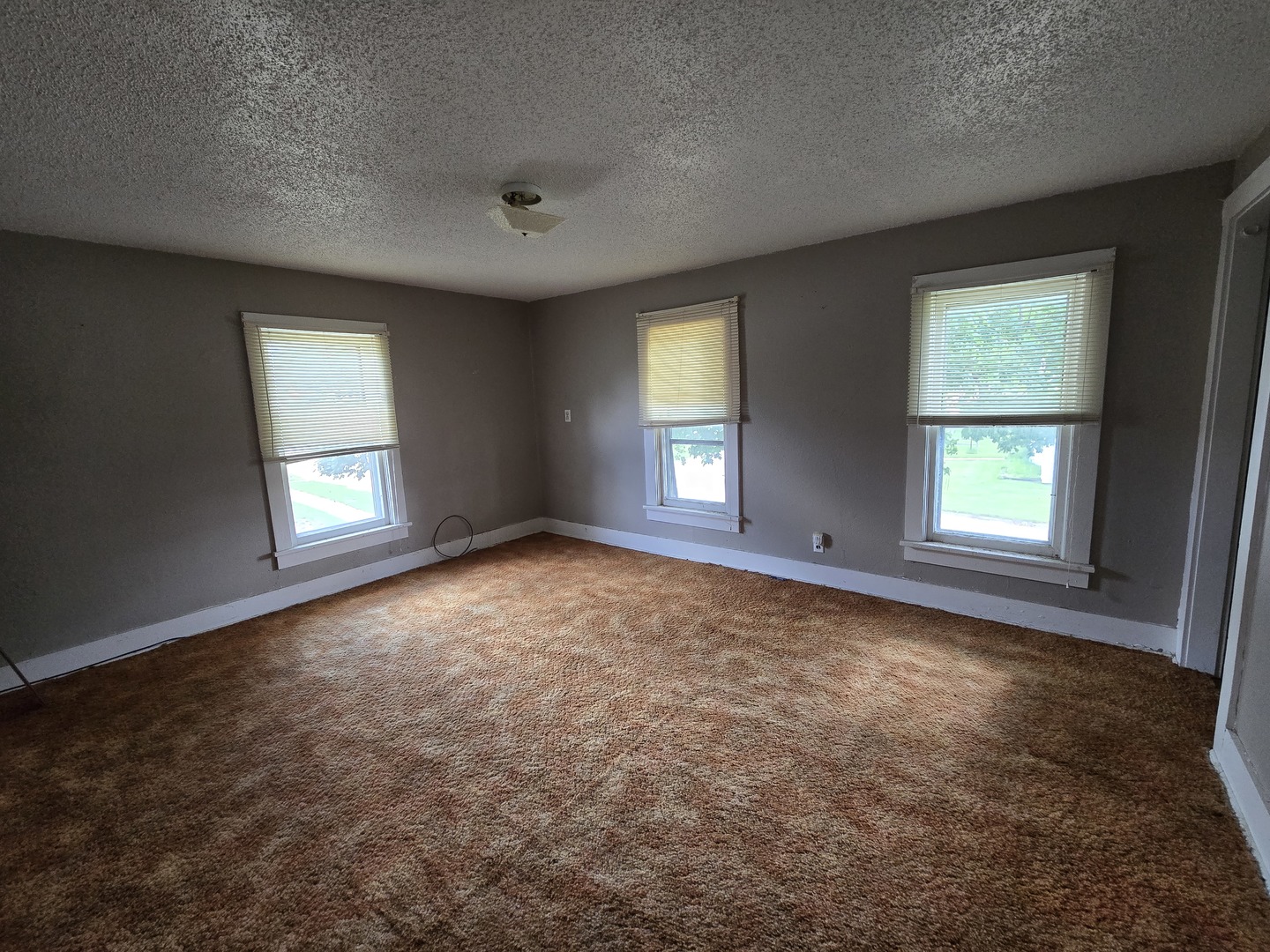 402 W Dixon Street Property Photo 9