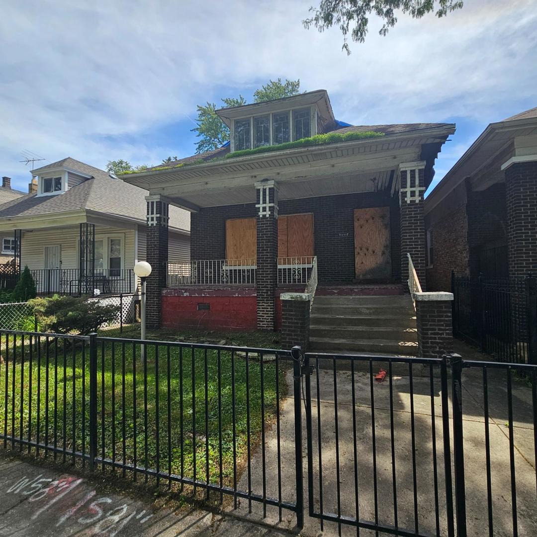 7747 S Langley Avenue Property Photo 1