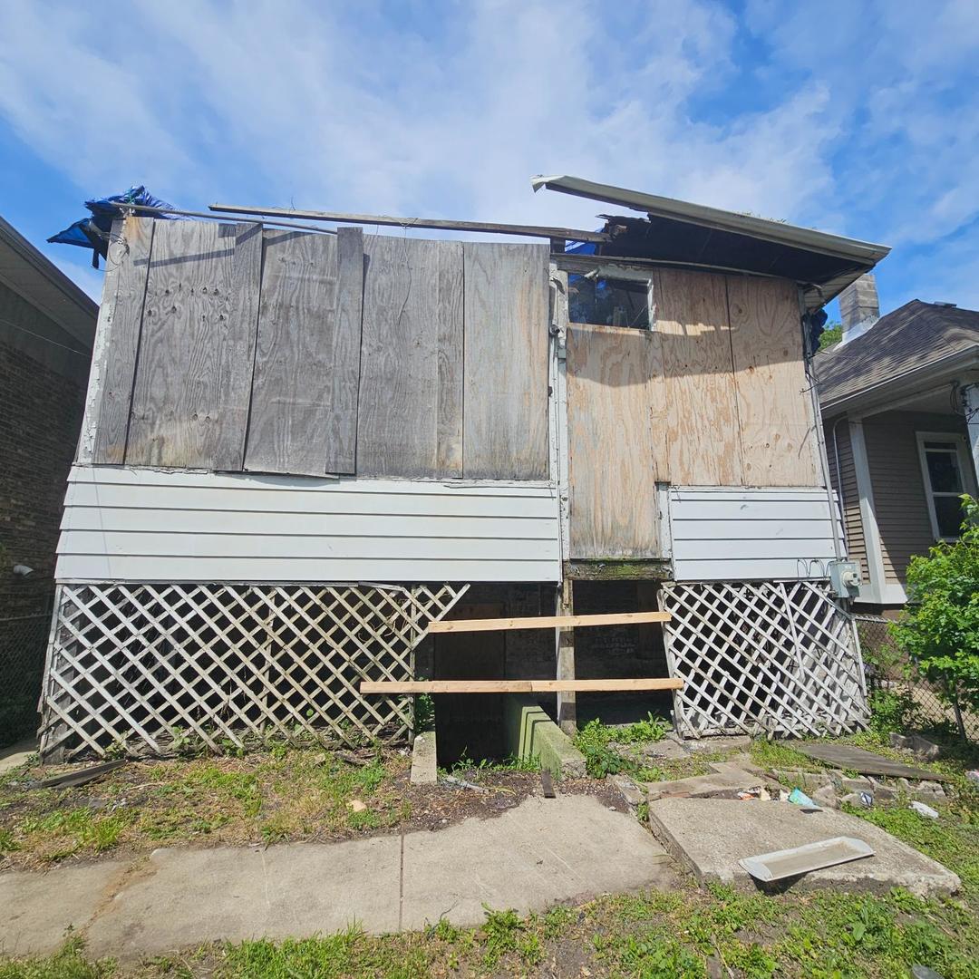 7747 S Langley Avenue Property Photo 2