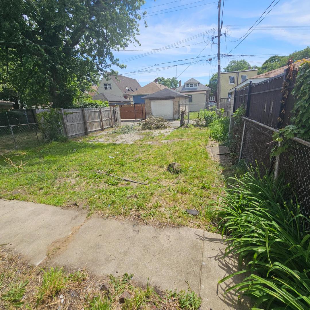 7747 S Langley Avenue Property Photo 3