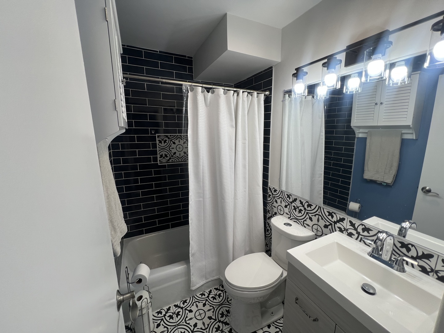 4623 N Chester Avenue 110 Property Photo 11