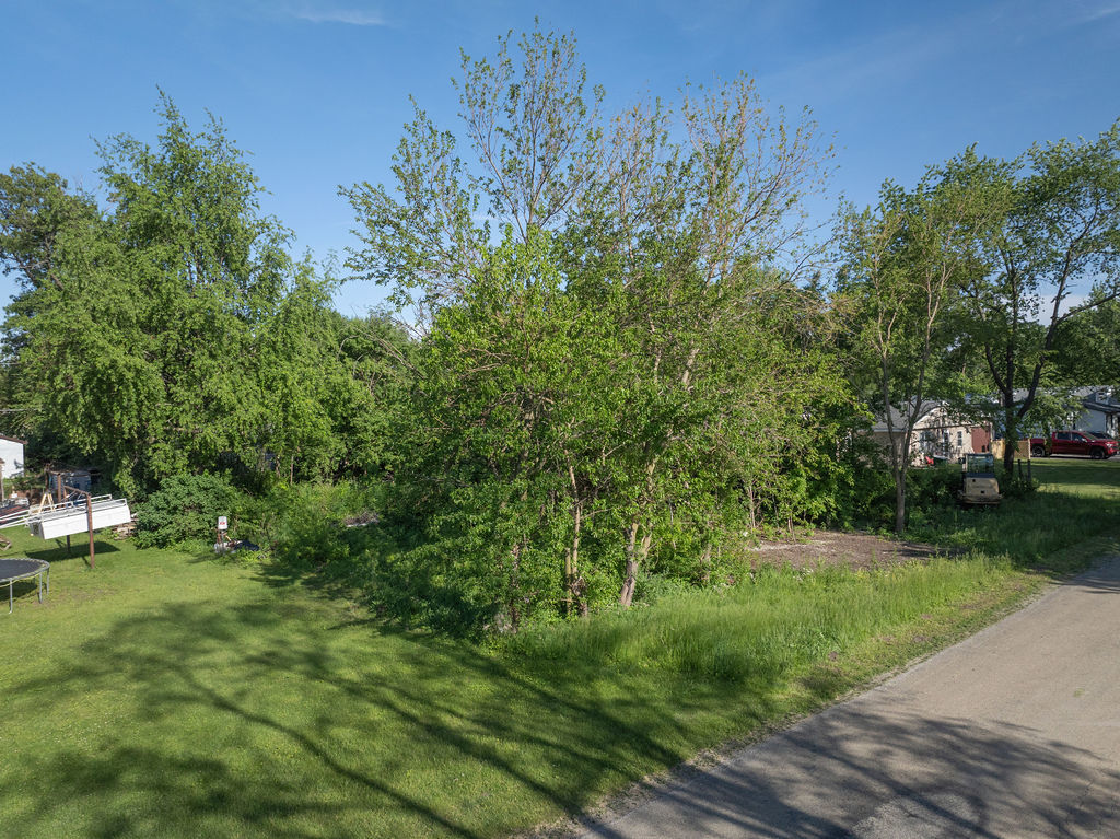 146 N Robert Drive Property Photo 2