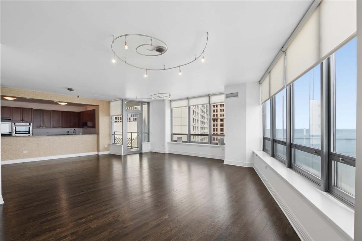 600 N Lake Shore Drive 1305 Property Photo 3
