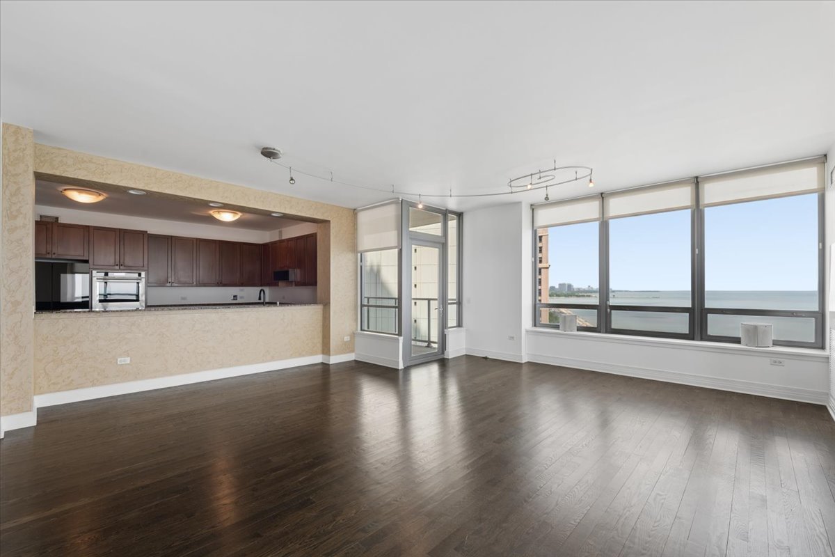 600 N Lake Shore Drive 1305 Property Photo 5