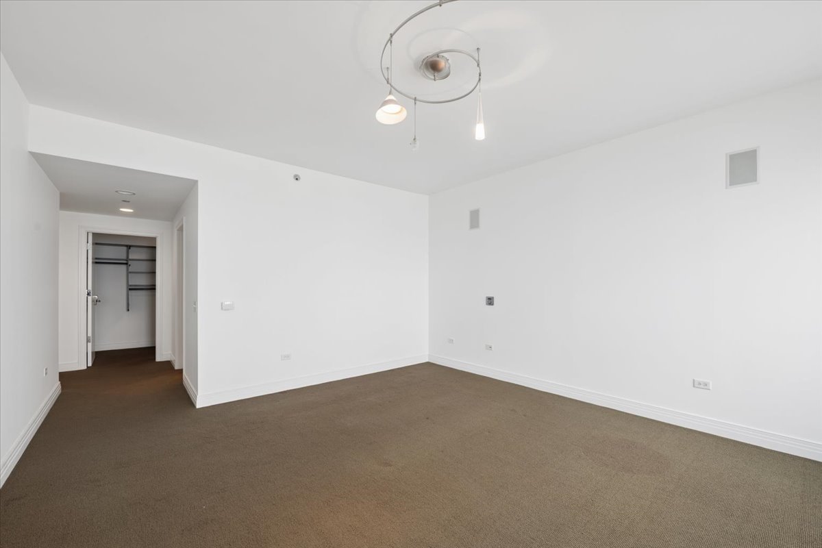 600 N Lake Shore Drive 1305 Property Photo 10