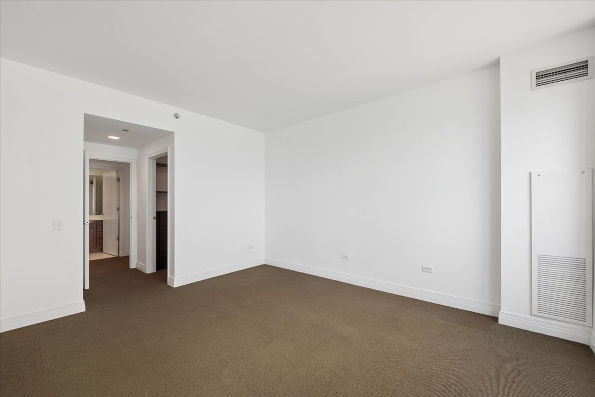 600 N Lake Shore Drive 1305 Property Photo 14