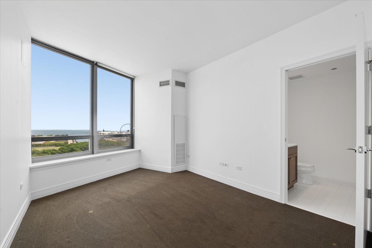 600 N Lake Shore Drive 1305 Property Photo 16