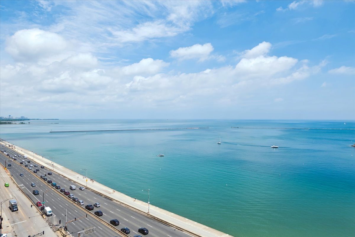 600 N Lake Shore Drive 1305 Property Photo 19