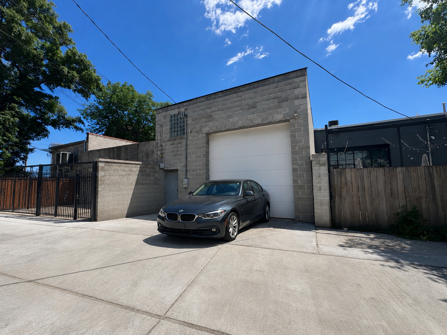 1520 N Throop Street Property Photo 6