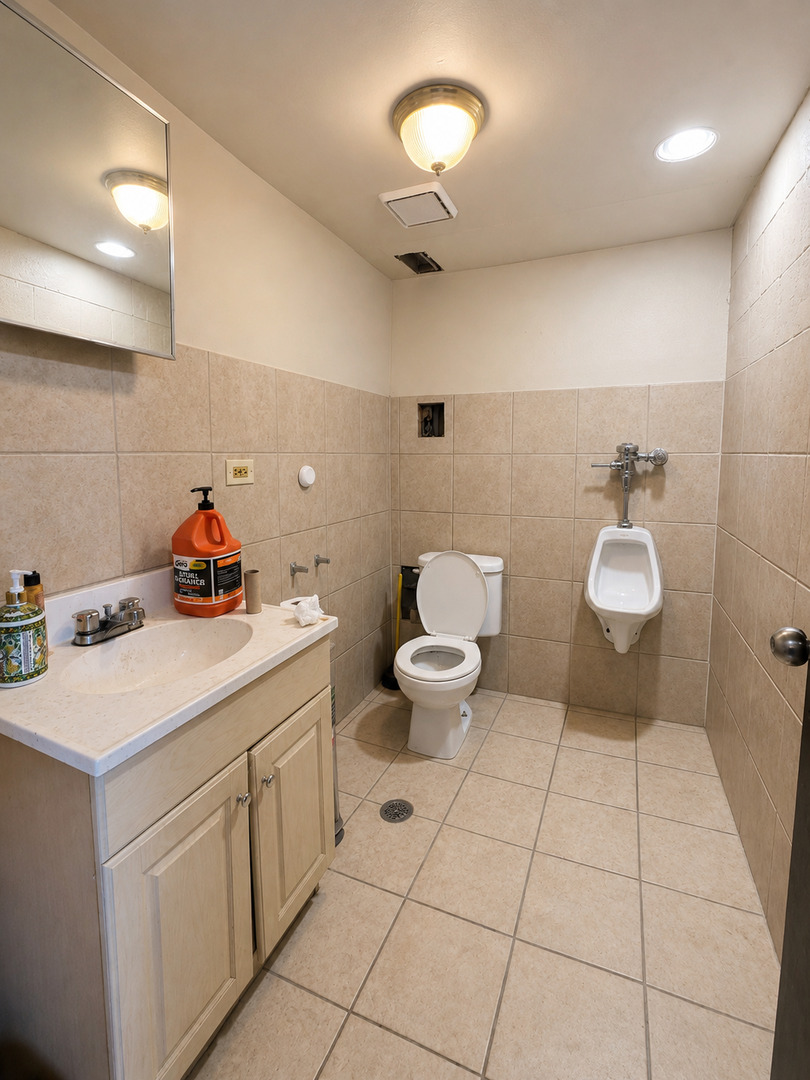 1520 N Throop Street Property Photo 8