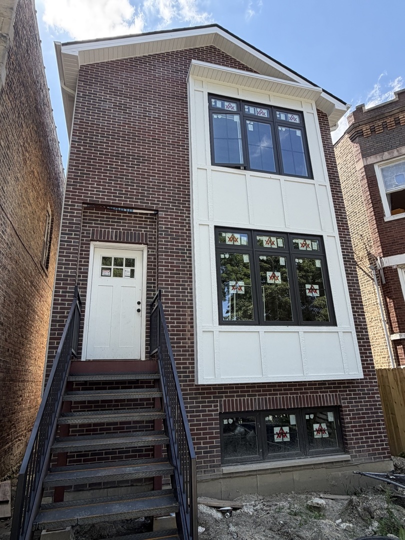 640 N Trumbull Avenue Property Photo 2
