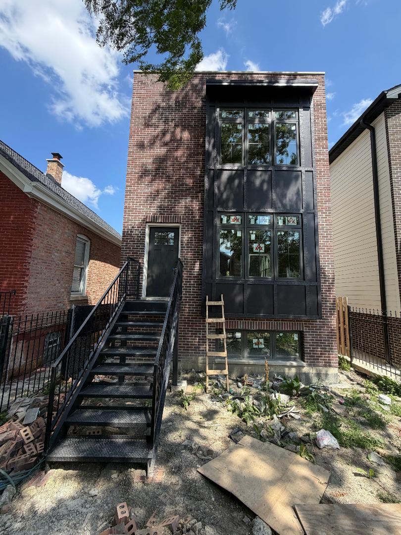 643 N Trumbull Avenue Property Photo 1